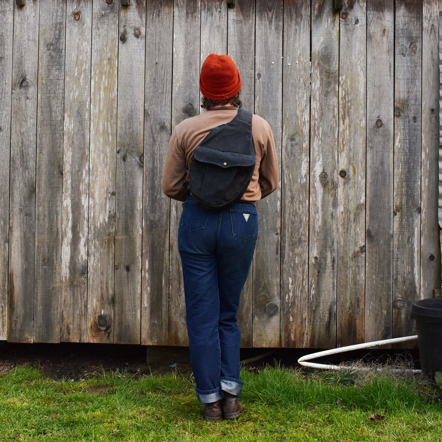SLING BAG- BLACK