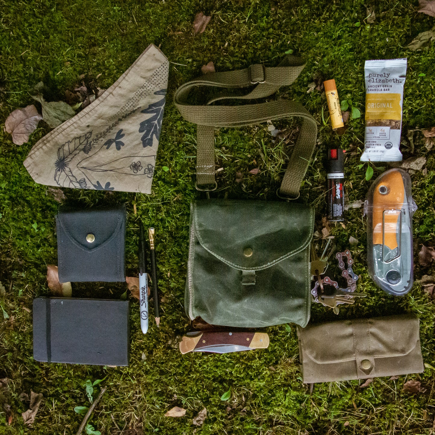 The "LEGION" 3-way satchel in OLIVE
